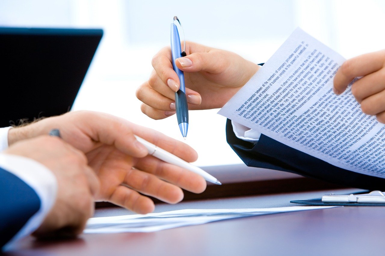 Contract negotiation between a seller's agent and a home buyer